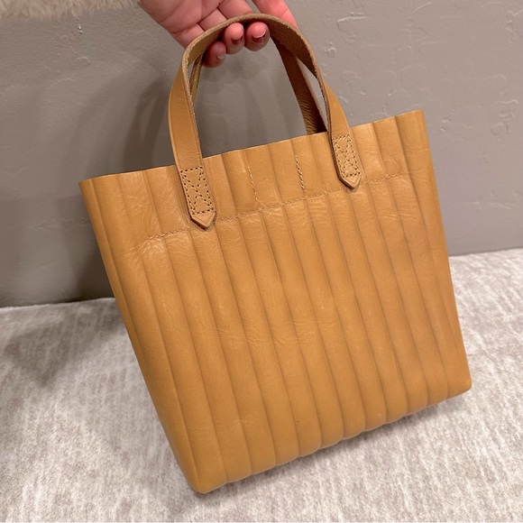 NWT! Madewell The Mini Transport Crossbody: Bubble Pleat Edition in Golden Oak - Picture 14 of 14